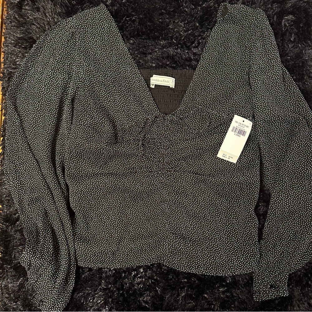 100 NWT Abercrombie and Fitch Black and White Polka Dot Women's Top - Size XS